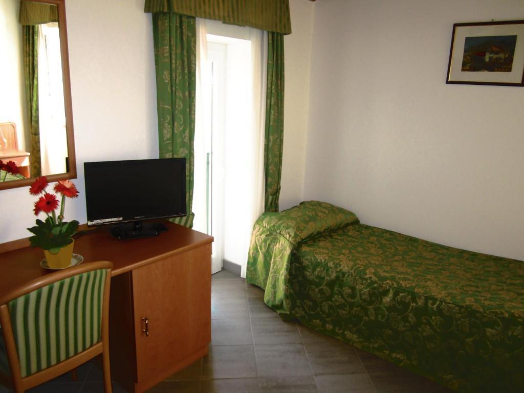 Albergo La Veranda Tavarone ภายนอก รูปภาพ